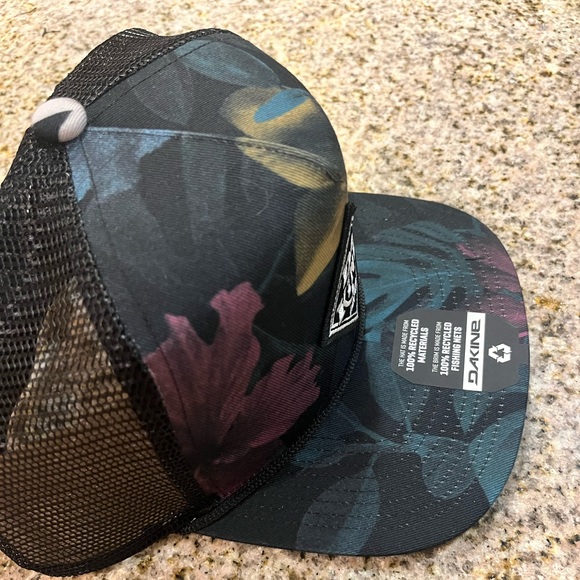 🩵Never Been Worn Dakine Classic Trucker Hat - Picture 4 of 6